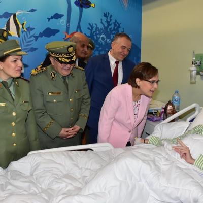 وزيرة التضامن الوطني تزور الأطفال الفلسطينيين الجرحى الموجودين بمستشفى "الأم والطفل" للجيش بالعاصمة