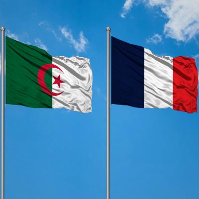 Drapeaux de l'Algérie et de la France