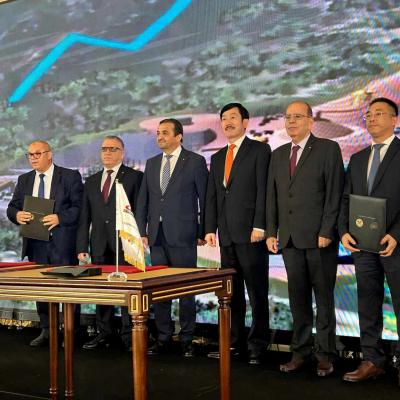 Signature de trois accords et contrats de projets miniers et métallurgiques entre des compagnies nationales et des partenaires étrangers