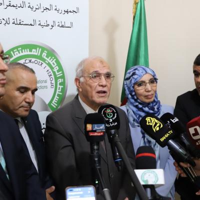 رئاسيات 7 سبتمبر : 14 راغبا في الترشح سحبوا استمارات التوقيعات رئاسيات 7 سبتمبر : 14 راغبا في الترشح سحبوا استمارات التوقيعات