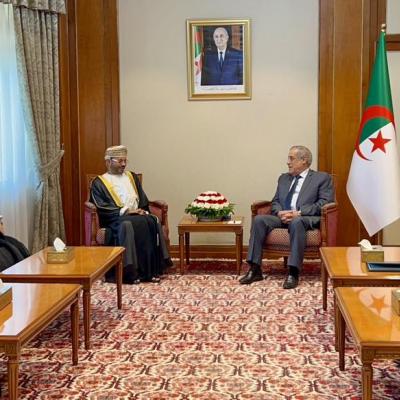 الوزير الأول يستقبل وزير خارجية سلطنة عمان  