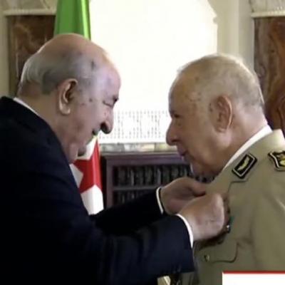رئيس الجمهورية يسدي وسام الشجاعة للجيش الوطني الشعبي للفريق أول السعيد شنقريحة