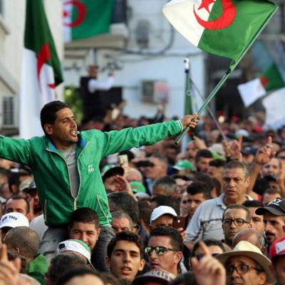 الجزائريون 