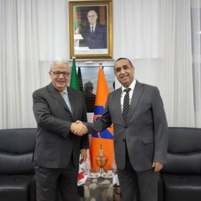 سونلغاز: عجال يتباحث فرص التعاون والاستثمار مع السفير المكسيكي بالجزائر  
