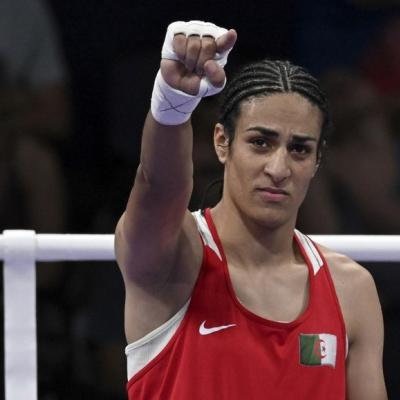 Imane Khelif passe en demi-finale et assure la médaille de bronze