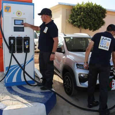 Première opération d'exportation de bornes de recharge pour véhicules électriques fabriquées localement