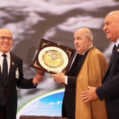 الإتحاد الوطني للفلاحين الجزائريين يكرم رئيس الجمهورية 