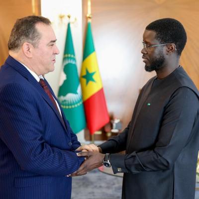 En qualité d'envoyé spécial du président de la République, le ministre de la Communication reçu à Dakar par le président sénégalais