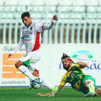 Draoui dans ses oeuvres face à la JS Saoura