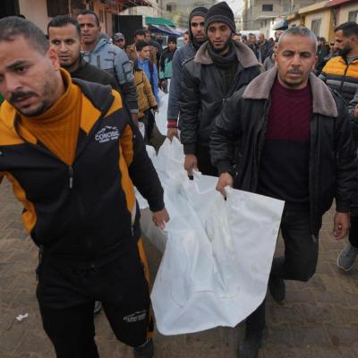 Quatre Palestiniens tombent en martyrs dans le camp de Bureij après  un bombardement sioniste lundi soir 