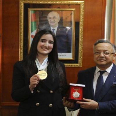  تكريم الحائزة على الميدالية الذهبية في المؤتمر الدولي حول "الأمن الغذائي والمائي" 