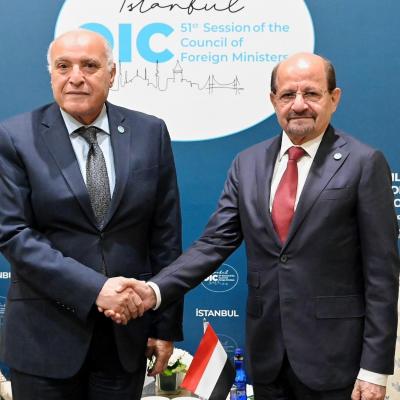 عطاف يجري بإسطنبول لقاء ثنائيا مع نظيره اليمني