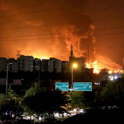 مسيرات صهيونية تستهدف مقر وزارة الدفاع الإيرانية ومنظمة الأبحاث في طهران 