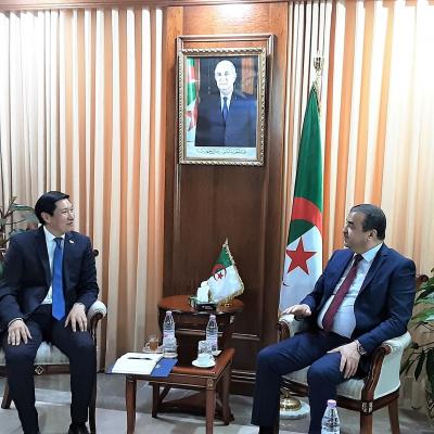 Arkab examine avec l'ambassadeur du Kazakhstan les moyens de renforcer la coopération bilatérale