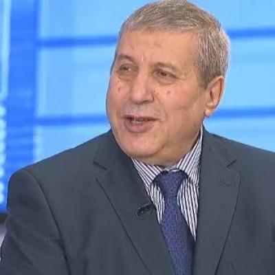 الإعلامي علي ذراع الإعلامي علي ذراع