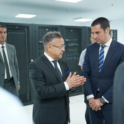 المدرسة الوطنية العليا للذكاء الاصطناعي: بداري يزور مركز بيانات متخصص في تطبيقات الذكاء الاصطناعي