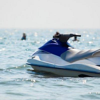 استعمال المركبات المائية ذات المحرك بالشواطئ