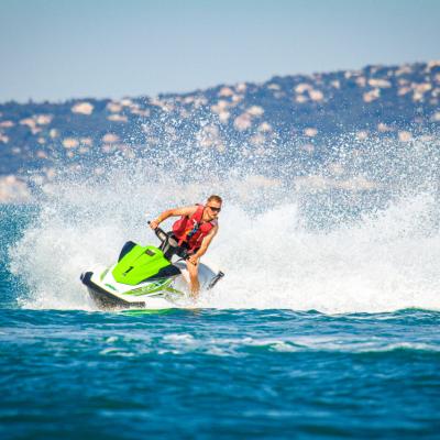 Utilisation des jet-skis : mesures dissuasives contre les contrevenants