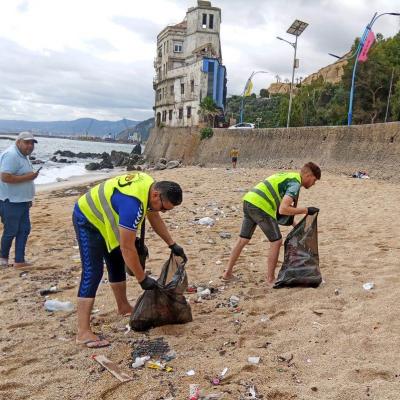Lancement d'une campagne nationale de ramassage des algues sur les plages du littoral 