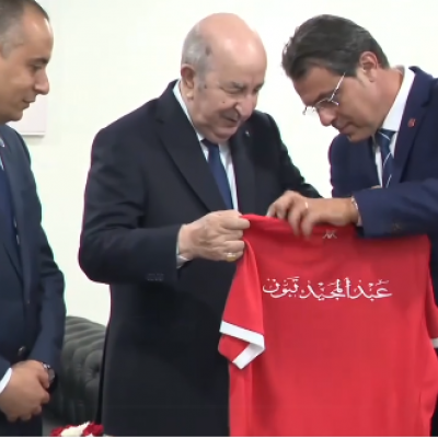 وزير الرياضة ورئيسا اتحاد الجزائر وشباب بلوزداد يكرمون رئيس الجمهورية