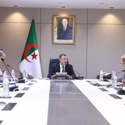 وزارة النقل تتابع تنفيذ تعليمات رئيس الجمهورية لاستيراد 10 آلاف حافلة