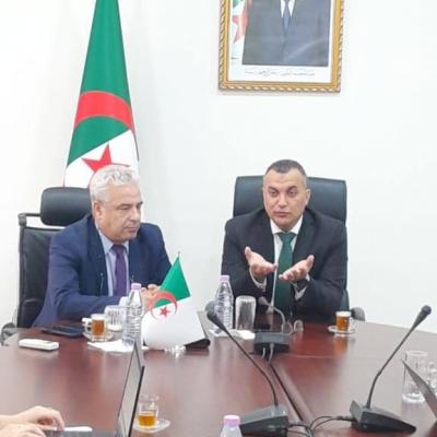 هاتف نقال: ضرورة التزام المتعاملين ببنود دفاتر الشروط واحترام التزاماتهم في مجال التغطية   