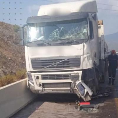 الطارف: وفاة 3 أشخاص وإصابة 11 آخرين في اصطدام بين حافلة وشاحنة (حماية