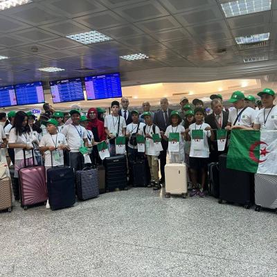 التحاق فوج من أطفال الجالية الجزائرية المقيمين بتونس بأرض الوطن