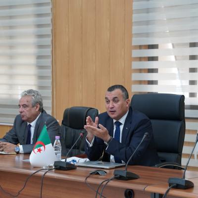 زروقي يؤكد أهمية تأطير نشاط البريد السريع وتحسين خدماته 