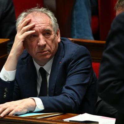 Bayrou renversé