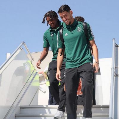 المنتخب الوطني يحل بوهران 
