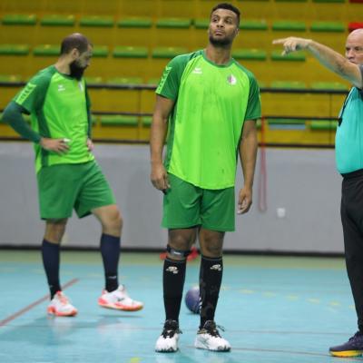Salah Bouchekriou avec son capitaine Berkous