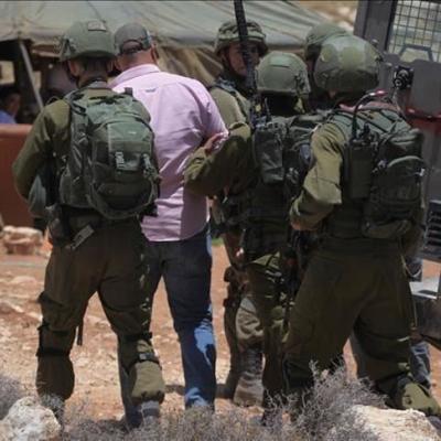 فسلطين : الاحتلال الصهيوني يحتجز 15 أسيرا محررا جنوب أريحا  فسلطين : الاحتلال الصهيوني يحتجز 15 أسيرا محررا جنوب أريحا