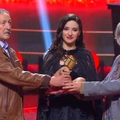  Zina Larab remporte le prix de la 9e édition d'"Alhane wa Chabab"