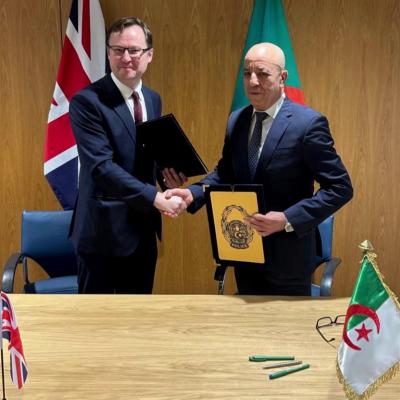 Signature d'un mémorandum d'entente dans le domaine de l'analyse des empreintes électroniques