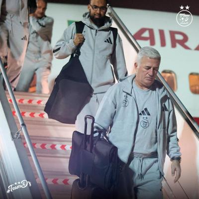 المنتخب الوطني لكرة القدم يحط الرحال بجدة