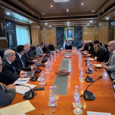 عجال يترأس اجتماعا لدراسة مدى تقدم أشغال مشاريع إنتاج الكهرباء والتحضير لصائفة 2026