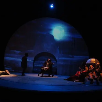 العرض الشرفي "مفارقة" للمسرح الجهوي بالعلمة يمتع جمهور الفن الرابع