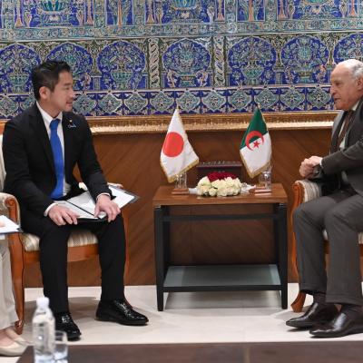 عطّاف يستقبل نائب وزير الشؤون الخارجية الياباني