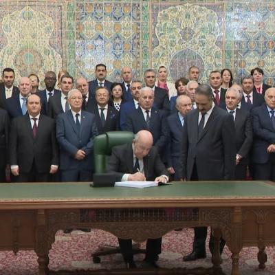 Le président de la République signe la loi de Finances 2026