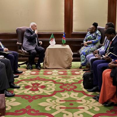 عطاف يتباحث مع نظيرته وزيرة العلاقات الدولية والتجارة لجمهورية ناميبيا