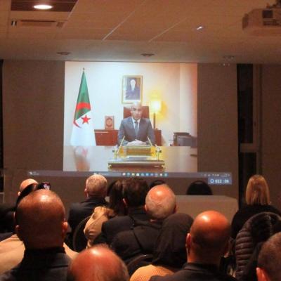 تعزيز الروابط مع الكفاءات الجزائرية بالخارج