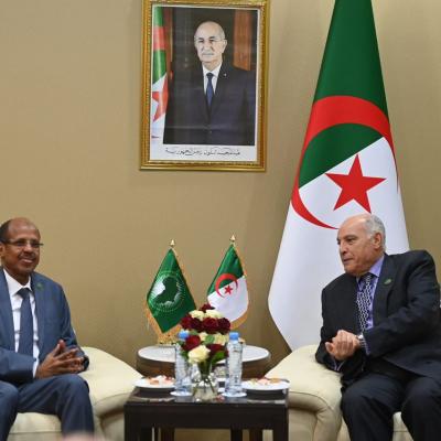 عطاف يستقبل رئيس مفوضية الاتحاد الإفريقي 