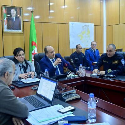 الوزير الأول يزور خلية اليقظة المكلفة بمتابعة تموين السوق بالمواد ذات  الاستهلاك الواسع خلال شهر