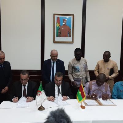 التوقيع على محضر مباحثات في مجالات المحروقات والطاقة والمناجم والتكوين بين الجزائر و بوركينا فاسو