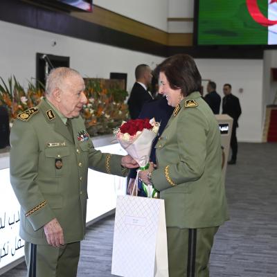 ترأس السيد الفريق أول السعيد شنقريحة, الوزير  المنتدب لدى وزير الدفاع الوطني, رئيس أركان الجيش الوطني الشعبي, مساء اليوم  الأحد, بالنادي الوطني للجيش, مراسم مأدبة إفطار وحفل تكريمي على شرف  المستخدمات العسكريات والمدنيات التابعات لوزارة الدفاع الوطني, وكذا مستخدمات  الأسلاك المشتركة, بمناسبة اليوم العالمي للمرأة الموافق للثامن مارس من كل  عام, حسب ما أورده بيان لوزارة الدفاع الوطني. 	وحضر مراسم هذا الحفل التكريمي كل من السادة قائد القوات البرية والأمين  العام لوزارة الدفاع الوطني وقادة القوات وقائد الحرس ال