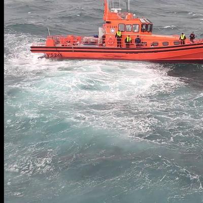 إنقاذ لشخصين إثر إنقلاب زورق مطاطي