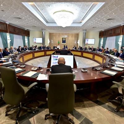 Le Premier ministre préside une réunion consacrée à la présentation de la stratégie nationale de gestion des risques majeurs
