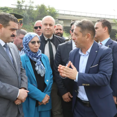 دربال يعاين موقع العطب المسجل بالقناة الرئيسية  لنظام  تحويل مياه الشرب ببودواو