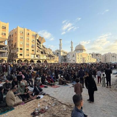 غزة : أداء صلاة العيد في الساحات وبين أنقاض المساجد 